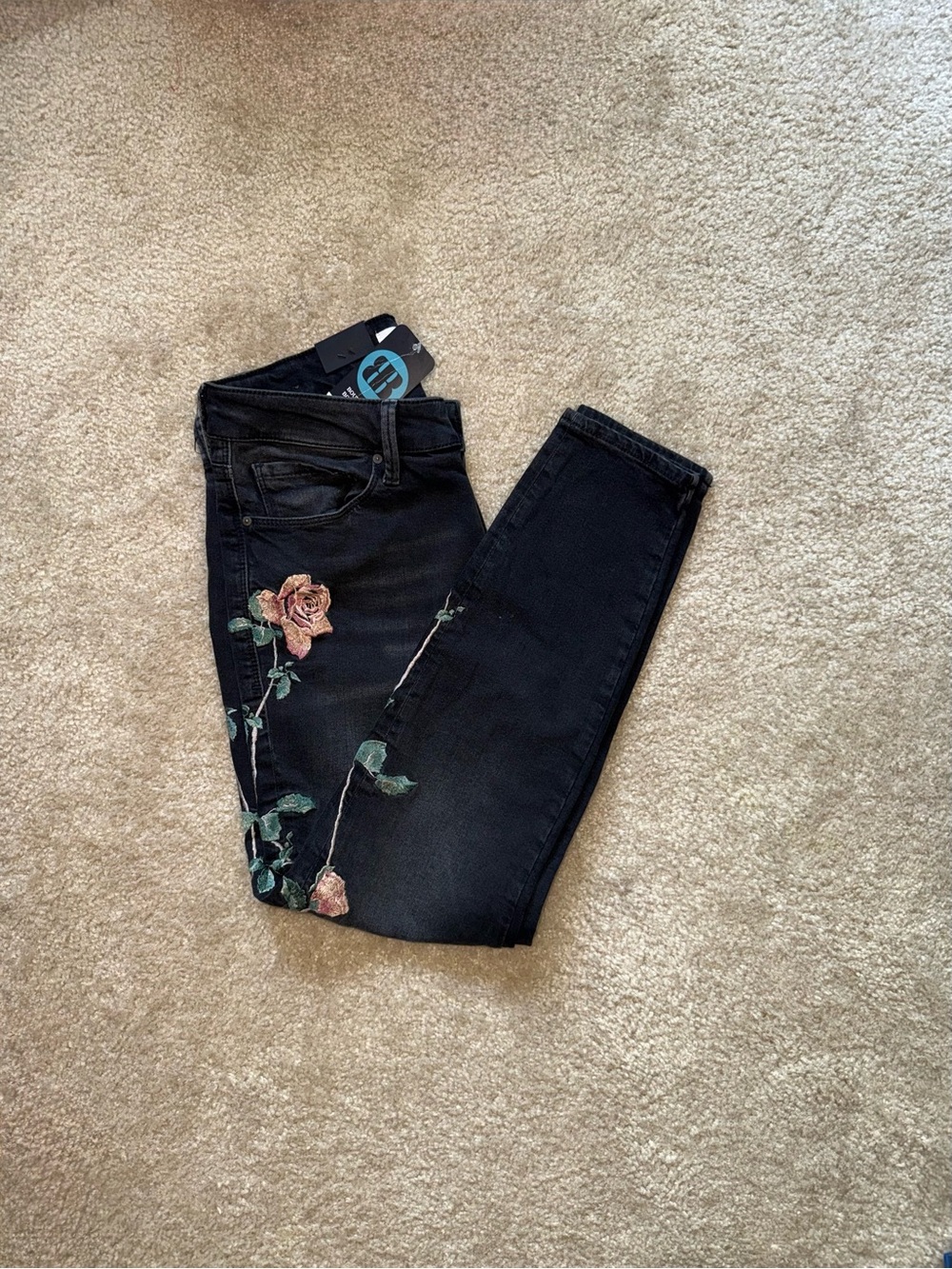NWT ADRIANA ANKLE SUPER SKINNY IN SMOKE ROSE EMBROIDERY SZ 29